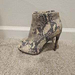 Steve Madden Snakeskin Patterned Peeptoe Ankle Boots, Size 7.5